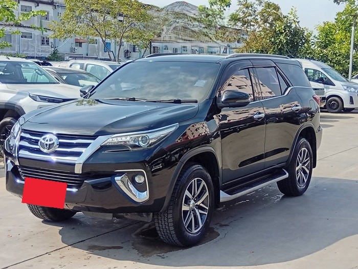 TOYOTA Fortuner