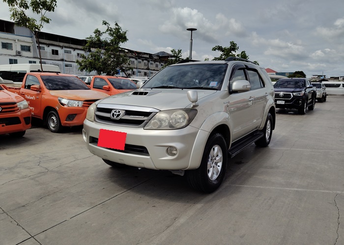 TOYOTA Fortuner
