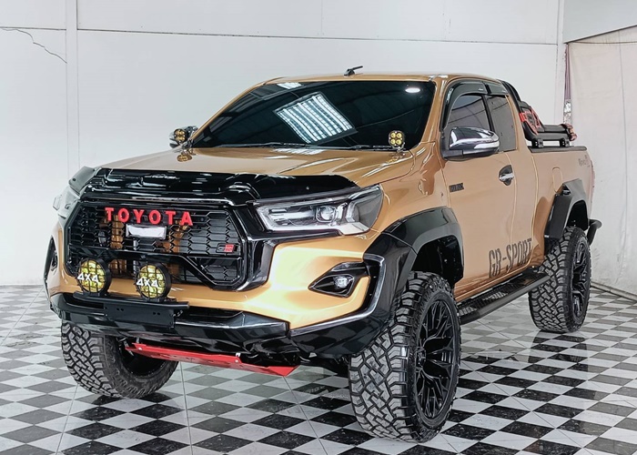TOYOTA Hilux