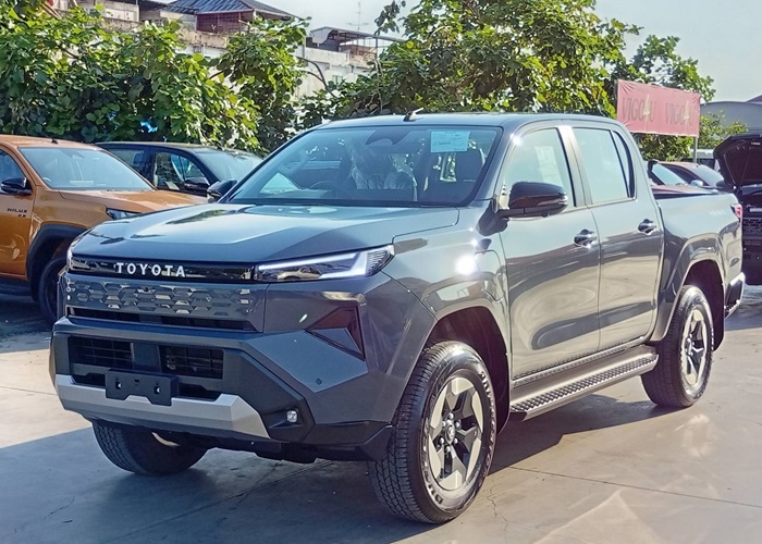 TOYOTA HILUX TRAVO E