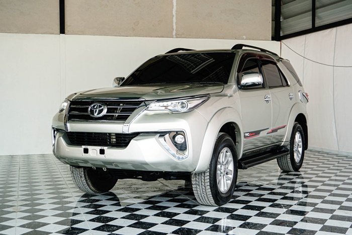 TOYOTA Fortuner