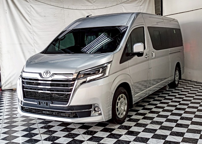 TOYOTA COMMUTER