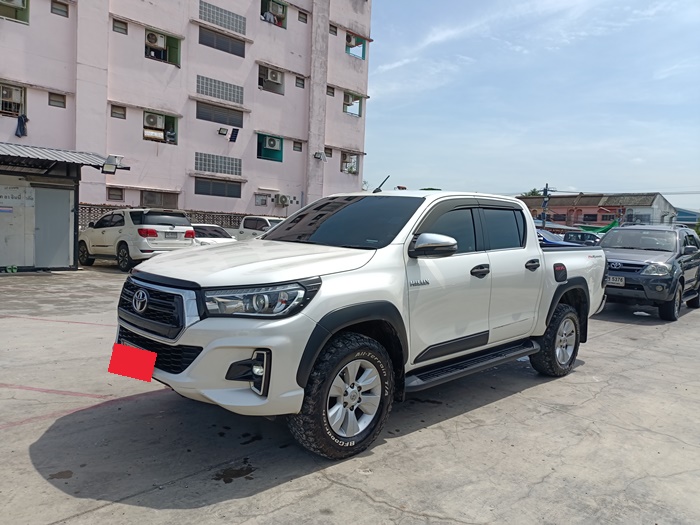 TOYOTA Hilux