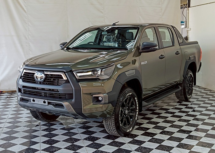 TOYOTA Hilux