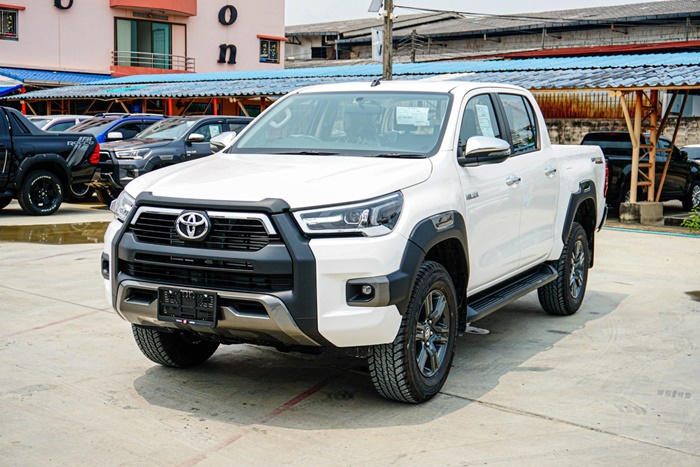 TOYOTA Hilux