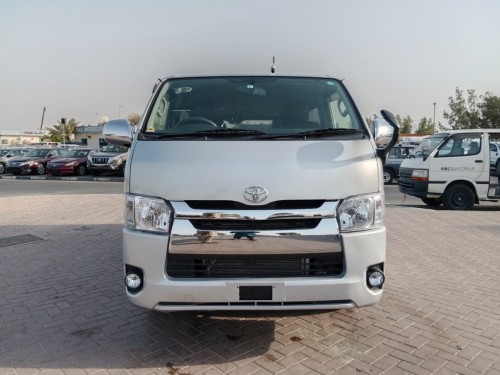TOYOTA HIACE
