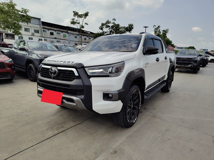 TOYOTA Hilux