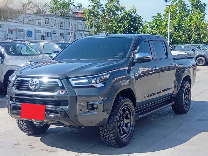 TOYOTA Hilux
