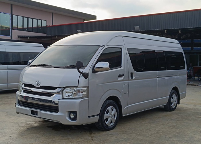 TOYOTA COMMUTER