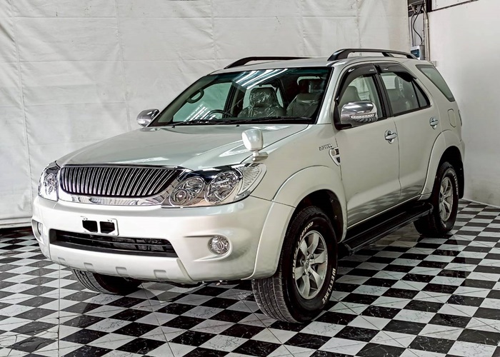 TOYOTA Fortuner