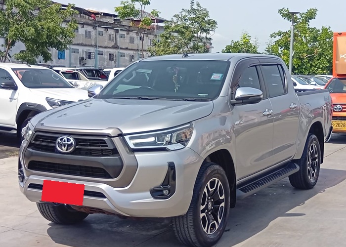 TOYOTA Hilux