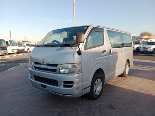 TOYOTA HIACE