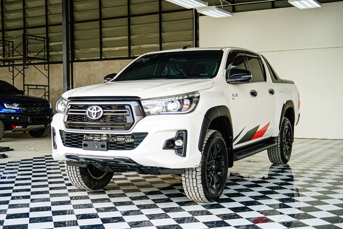 TOYOTA Hilux