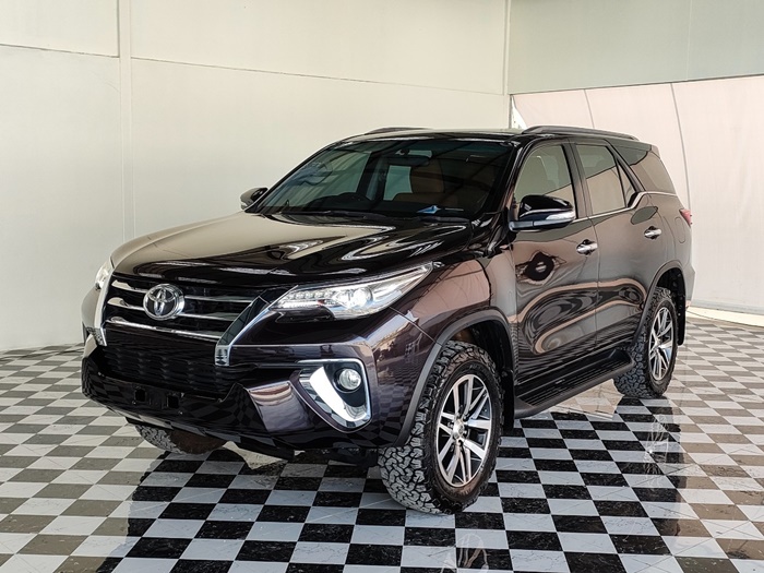 TOYOTA Fortuner