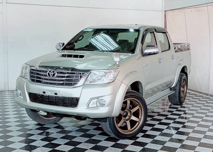 TOYOTA Hilux