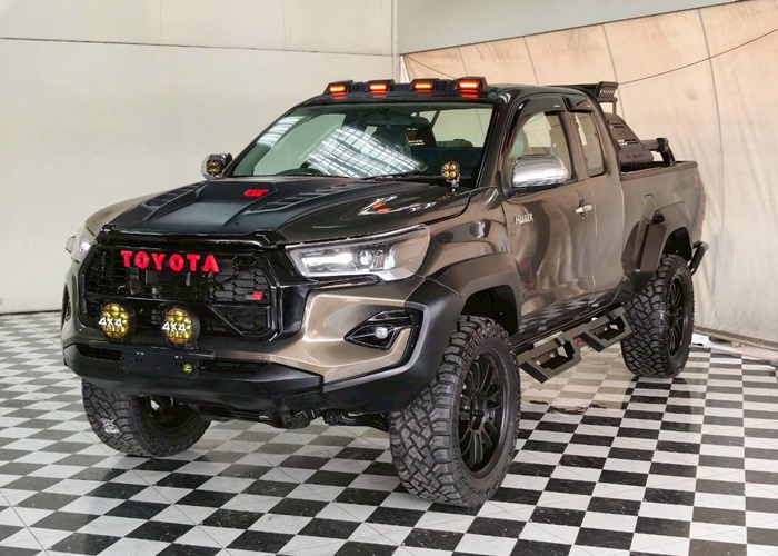 TOYOTA Hilux