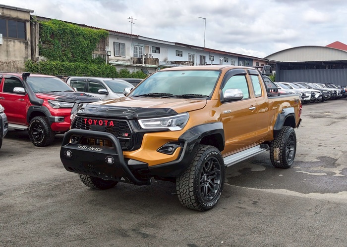 TOYOTA Hilux