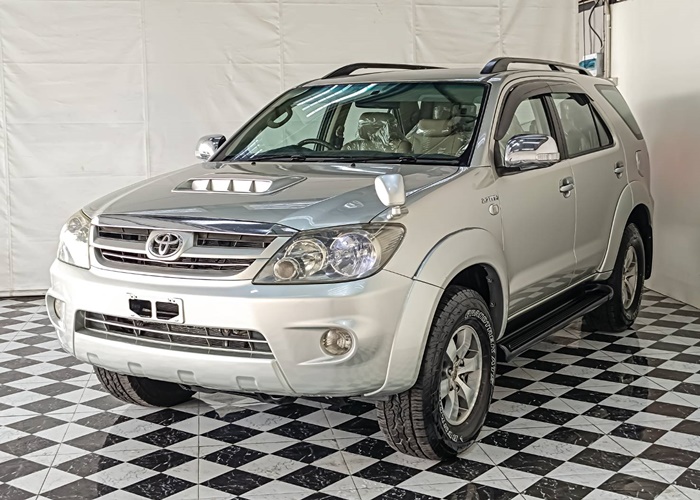 TOYOTA Fortuner