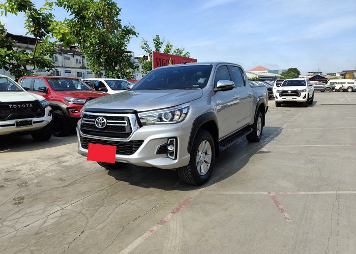 TOYOTA Hilux
