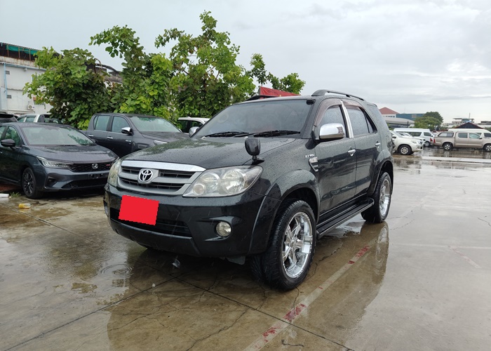 TOYOTA Fortuner