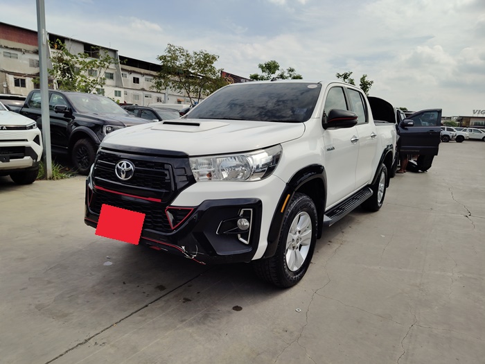 TOYOTA Hilux