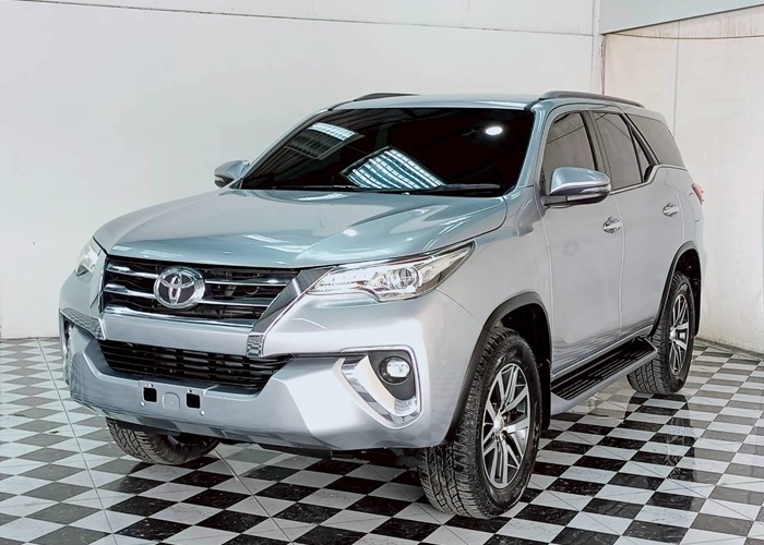 TOYOTA Fortuner