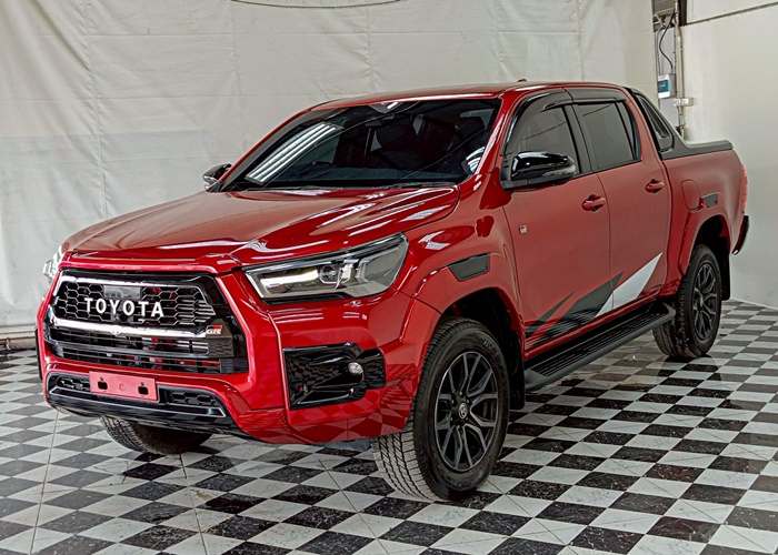 TOYOTA Hilux
