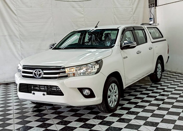 TOYOTA Hilux