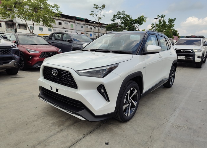 TOYOTA CROSS