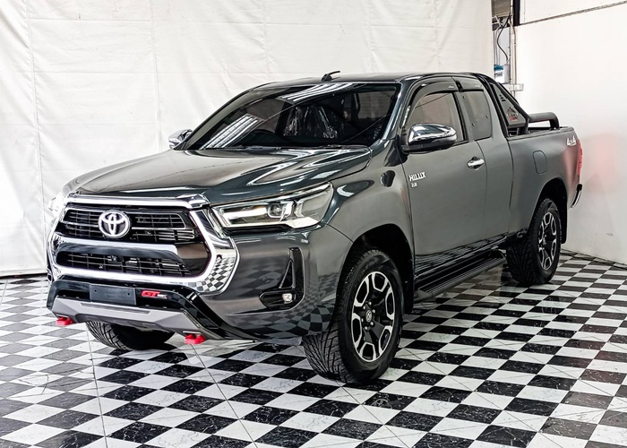 TOYOTA Hilux