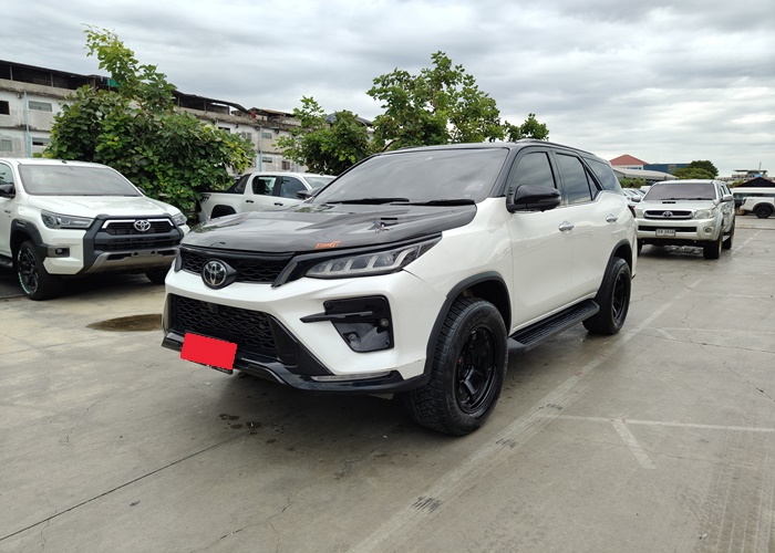 TOYOTA Fortuner