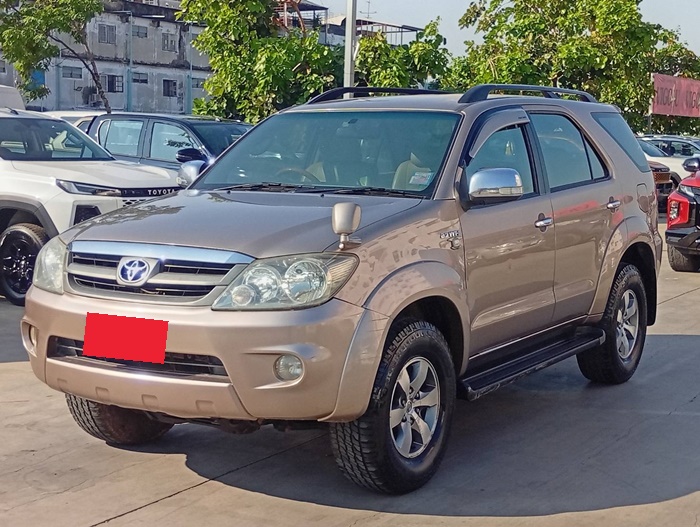 TOYOTA Fortuner
