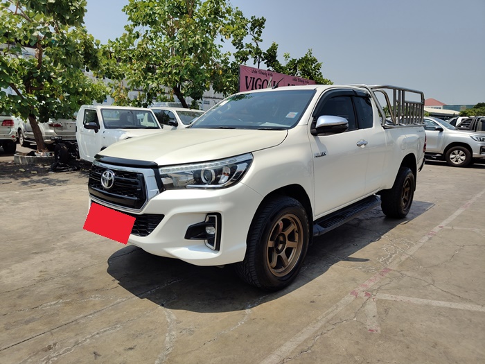 TOYOTA Hilux