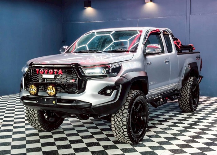 TOYOTA Hilux