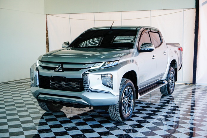 MITSUBISHI Triton