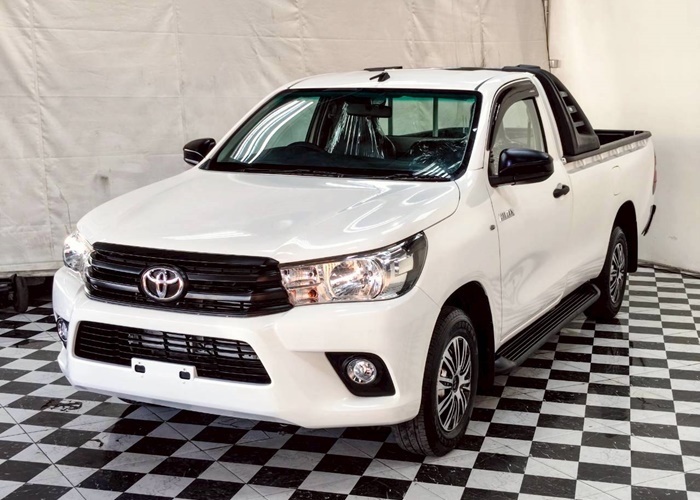 TOYOTA Hilux