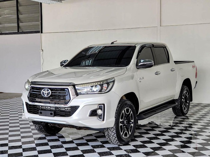 TOYOTA Hilux