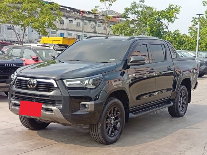 TOYOTA Hilux