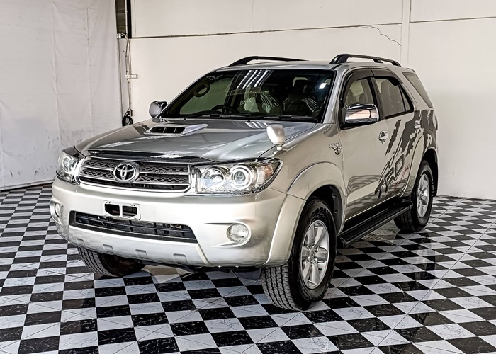 TOYOTA Fortuner