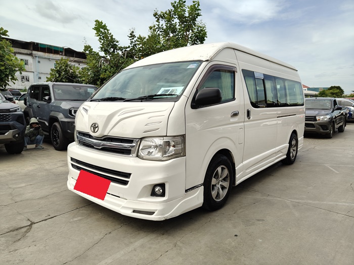 TOYOTA COMMUTER
