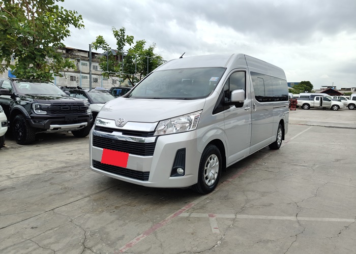 TOYOTA COMMUTER