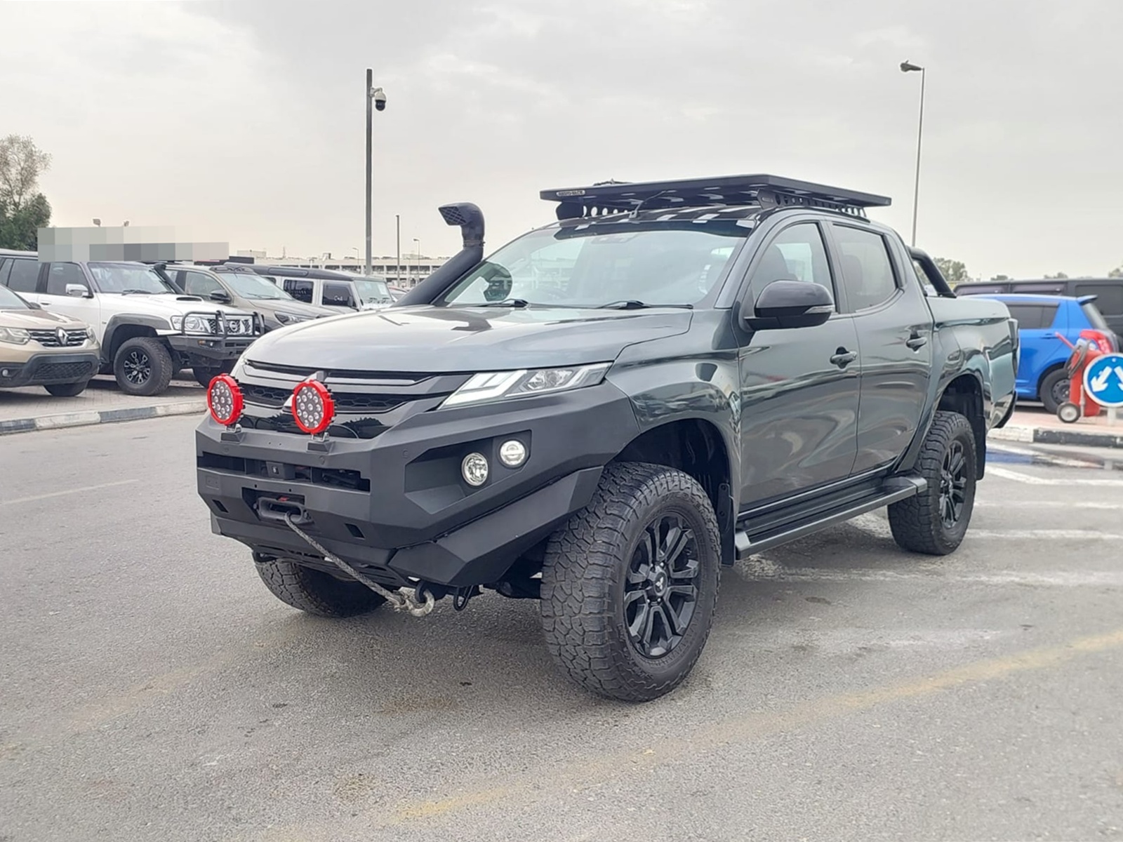 MITSUBISHI Triton