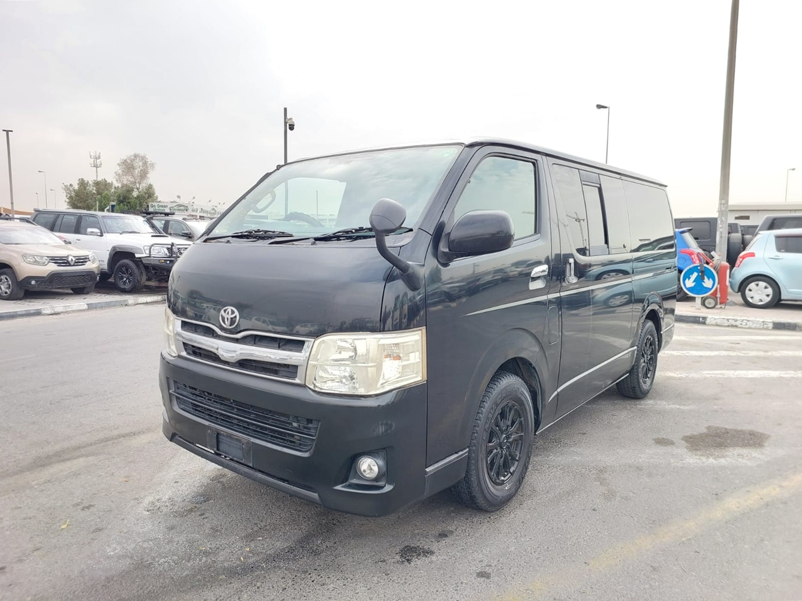TOYOTA HIACE