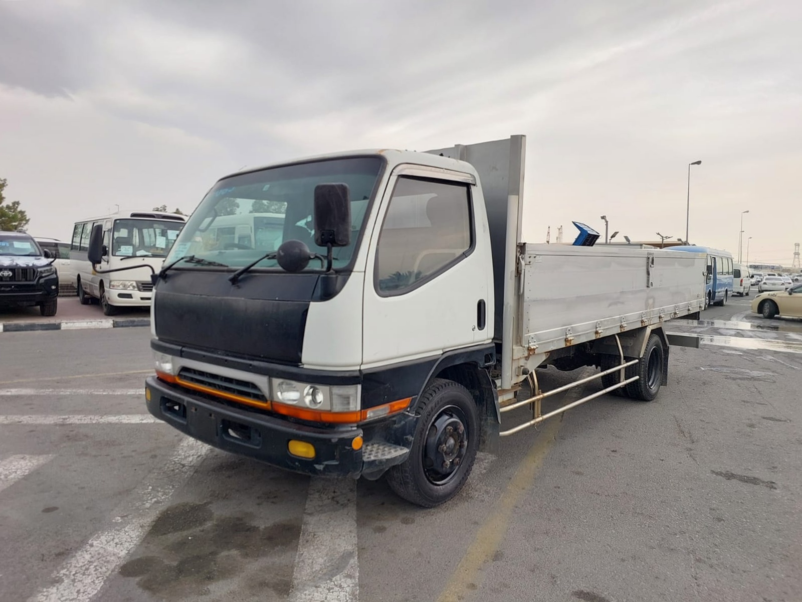 MITSUBISHI Canter