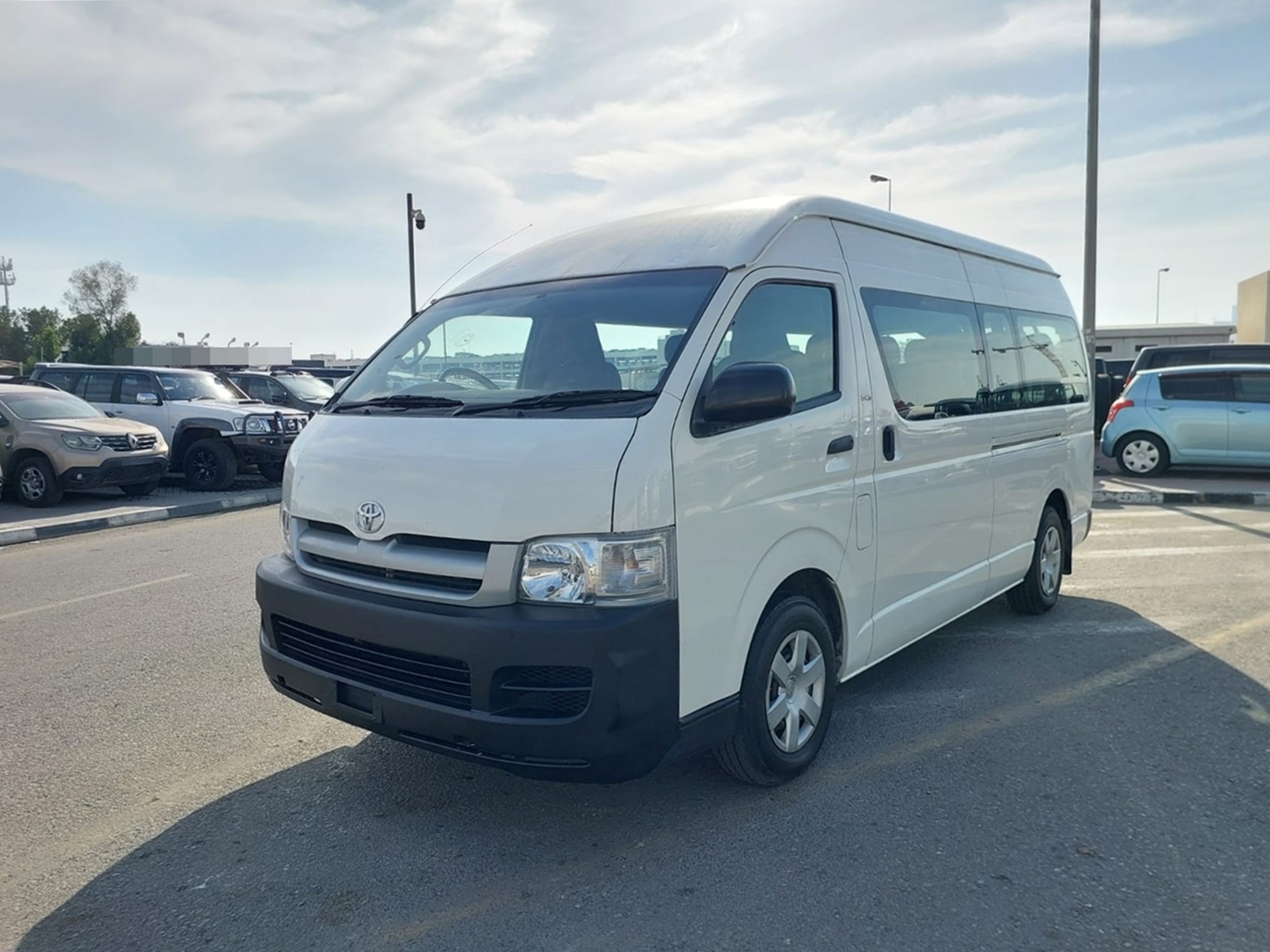 TOYOTA Hiace Commuter