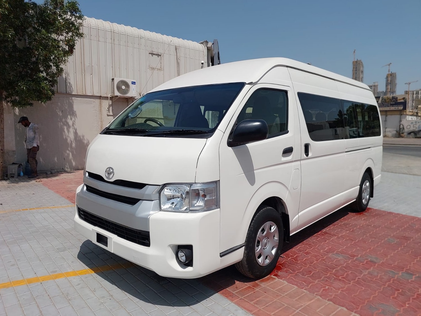 TOYOTA Hiace Commuter