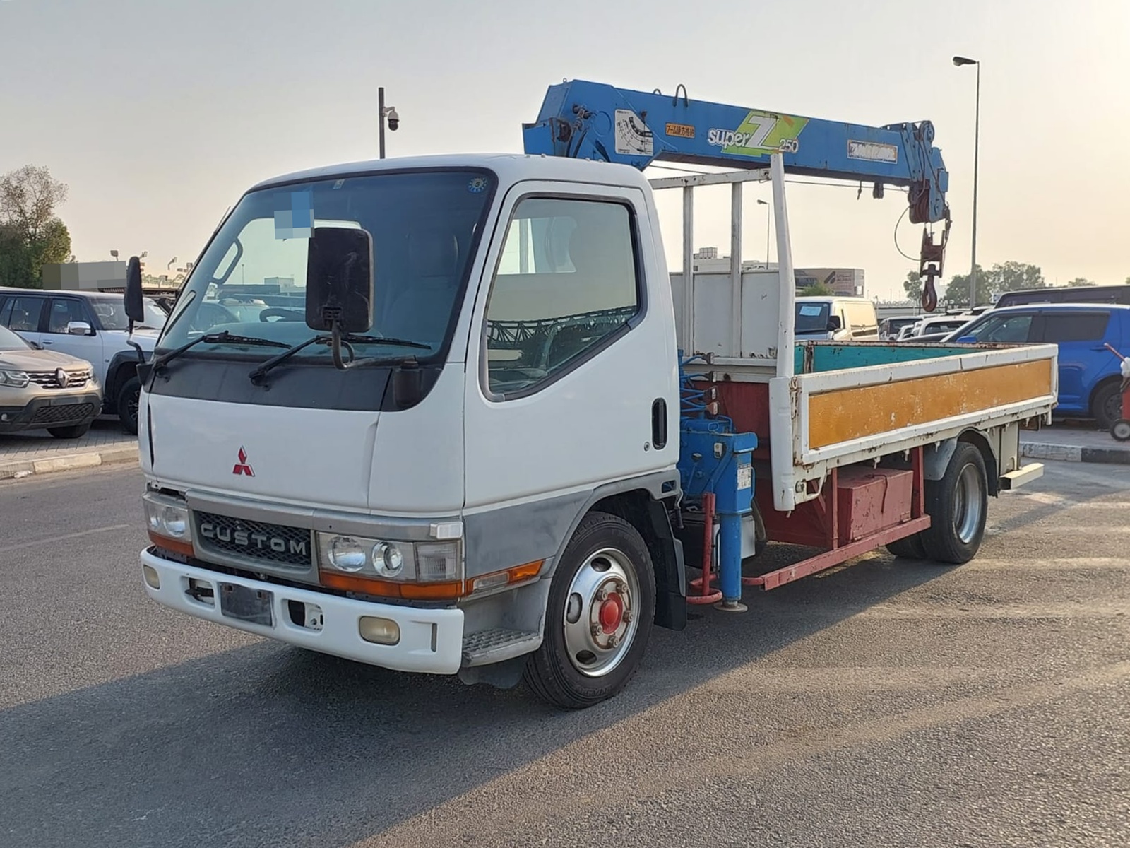 MITSUBISHI Canter