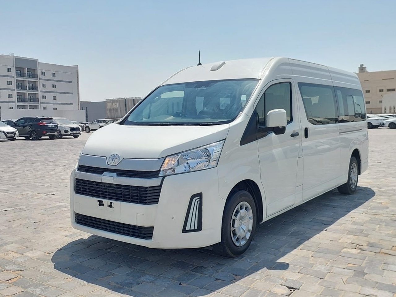 TOYOTA Hiace Commuter