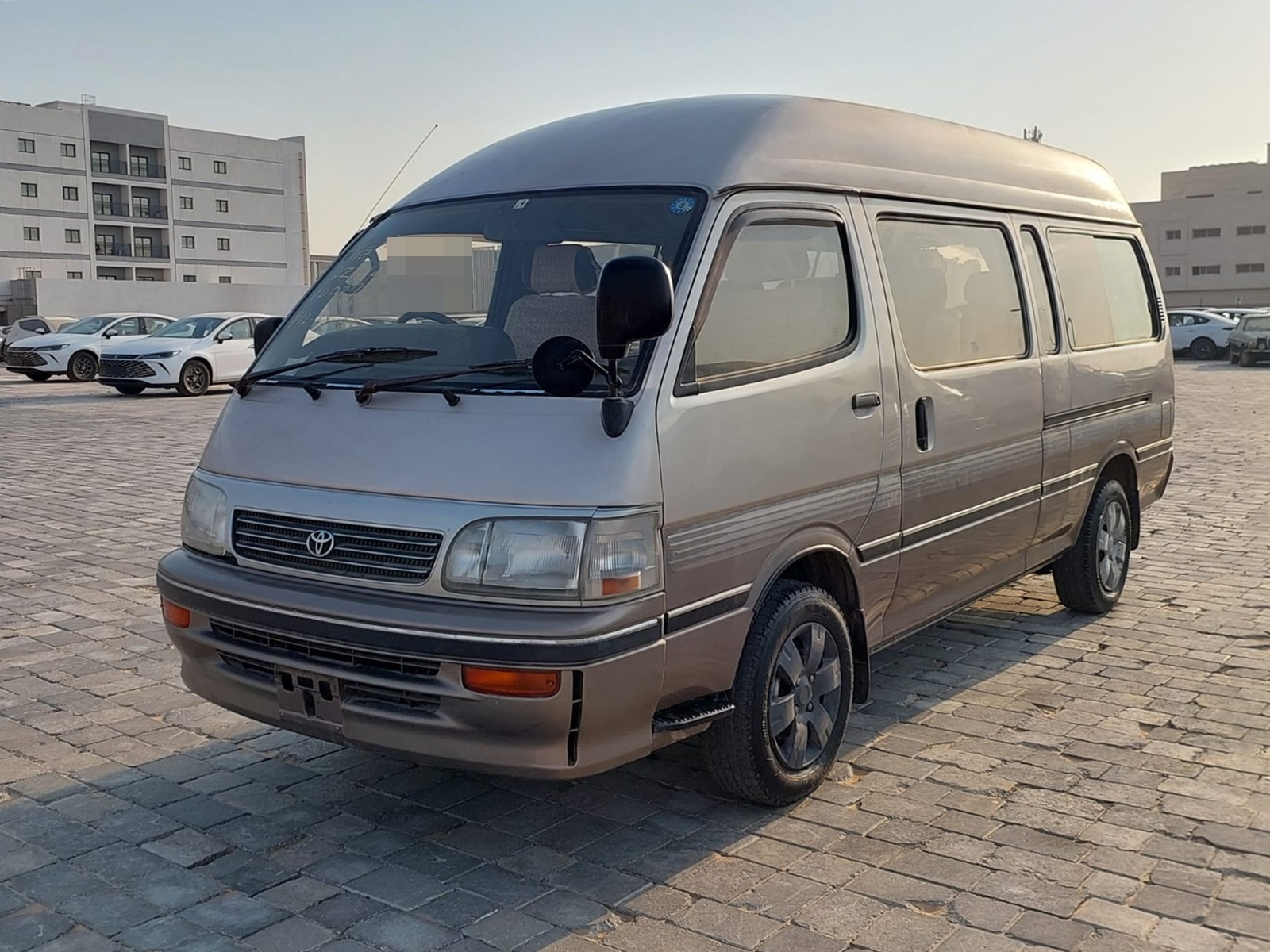 TOYOTA HIACE
