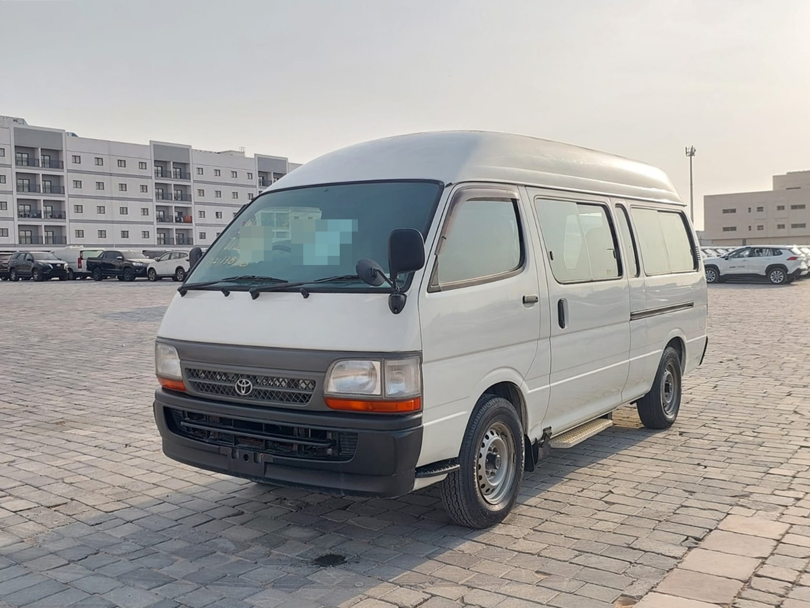 TOYOTA Hiace Commuter